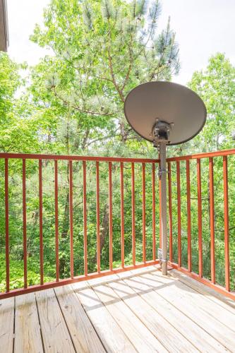 Sasquatch Lode CD Sleeps 22 - image 2