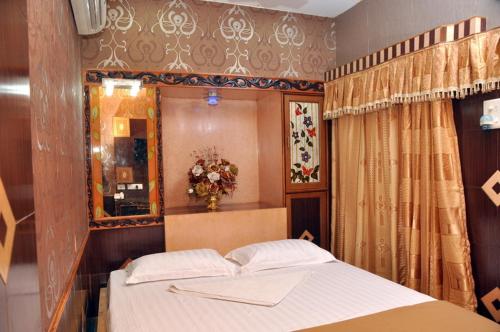 Hotel Shri Swarna's Palace - A Business Class Hotel