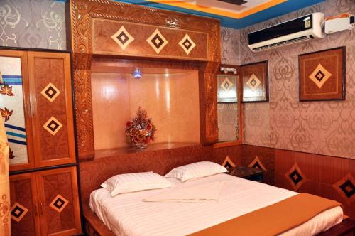 Hotel Shri Swarna's Palace - A Business Class Hotel