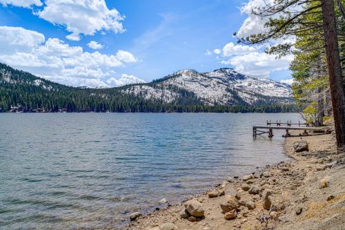 Life on the Lake Boat Ski and Hike in Truckee - main image