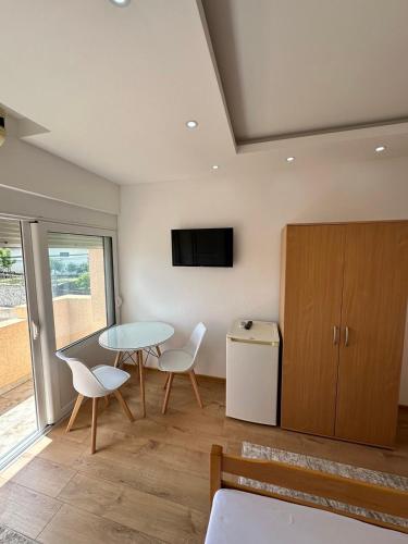 Studio with Balcony image 5