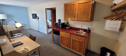 Pictured Rocks Inn and Suites