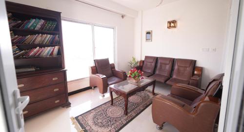 Nights Inn Hotel - image 4