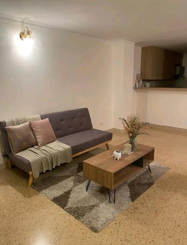 Habitacion laureles /conquistadores .