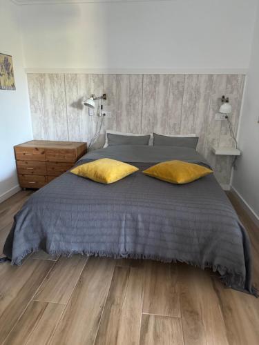 Island Paradise a studio with a kitchenette, private bathroom and balcony, in a complex with 3 swimming pools, 800m away from the ocean front 5