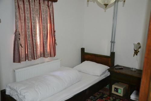 3 bedrooms, 4 beds