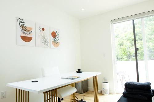 2BR Austin Oasis: Downtown Views + EV Charging in Austin, USA