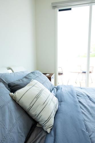 2BR Austin Oasis: Downtown Views + EV Charging in Austin, USA