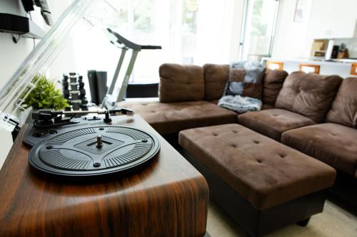 2BR Austin Oasis: Downtown Views + EV Charging in Austin, USA
