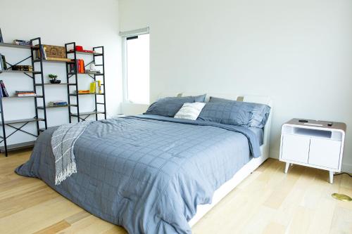 2BR Austin Oasis: Downtown Views + EV Charging in Austin, USA