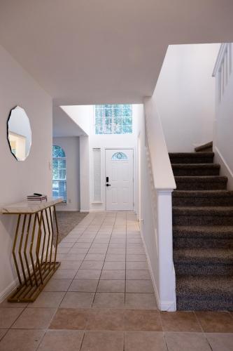 5BR Spacious Modern Luxury Home + Garage in Austin, USA