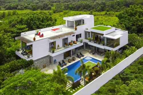 Villa White Skies