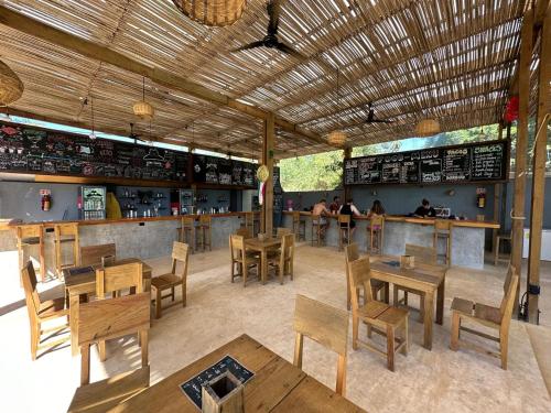 Exterior view, Straw Hat Surf Hostel & Bar in Puerto Escondido