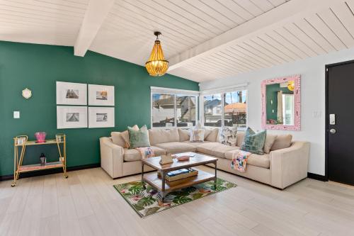 Fresh New Listing Oside Palms Amazing Place by the Sea in Oceanside, USA