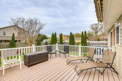 Villas Hideaway with Deck, Walk to Bay Beach! in Rio Grande, USA