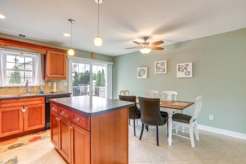 Villas Hideaway with Deck, Walk to Bay Beach! in Rio Grande, USA