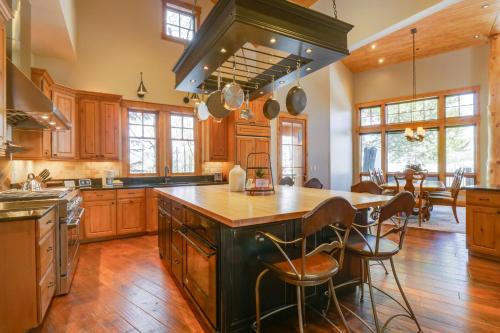 Cozy Buffalo Lodge by Great Western Lodging in Silverthorne, USA
