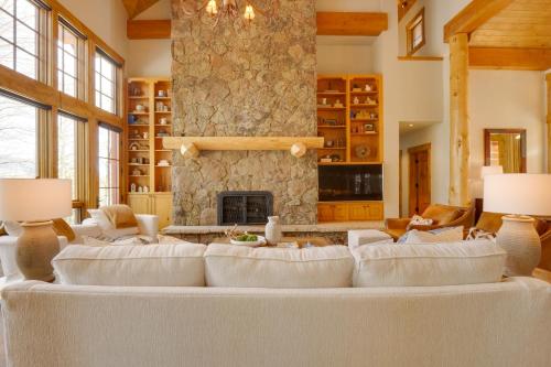Cozy Buffalo Lodge by Great Western Lodging in Silverthorne, USA