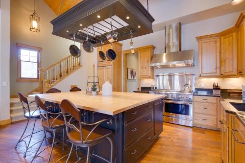 Cozy Buffalo Lodge by Great Western Lodging in Silverthorne, USA