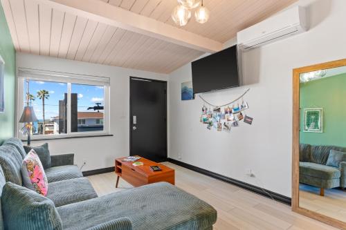 Fresh New Listing Oside Palms Day In Paradise in Oceanside, USA