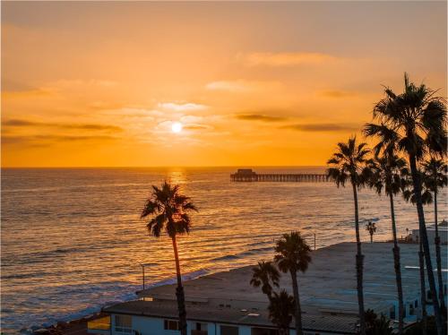 Fresh New Listing Oside Palms Day In Paradise