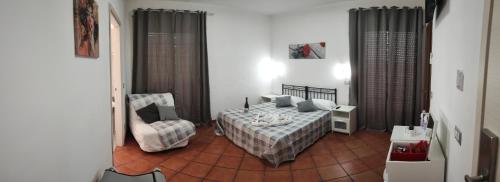 1 queen bed, 1 twin bed