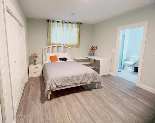 Quiet Guest Suite in Beautiful Victoria Core in Victoria, Canada