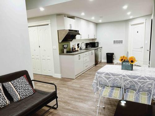 Quiet Guest Suite in Beautiful Victoria Core in Victoria, Canada