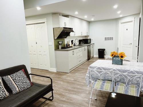 Quiet Guest Suite in Beautiful Victoria Core in Victoria, Canada