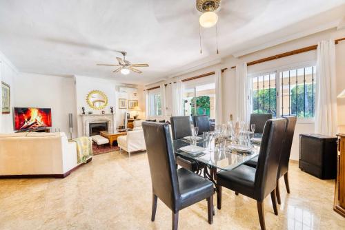Létesítmények, 1106 Marbella Large Family Villa in Bel-Air