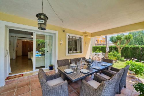 Létesítmények, 1106 Marbella Large Family Villa in Bel-Air