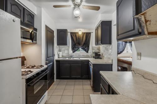 Queen G2 Mansion home in Inkster, USA