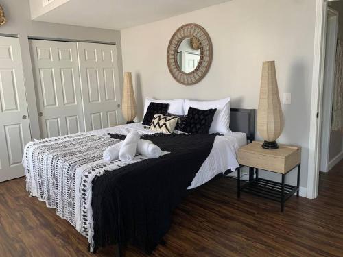 Modern Duplex Near Arenas, Hospitals, Universities, & Attractions in Tower Grove, USA