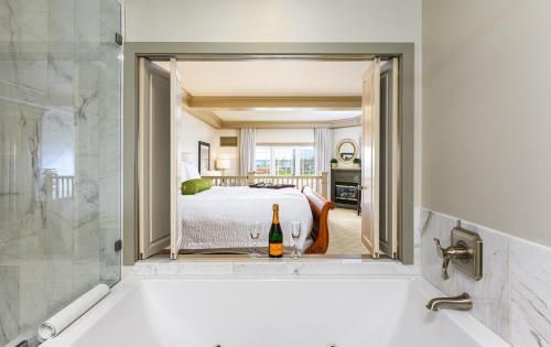 554986522 Hotel Bellwether on Bellingham Bay