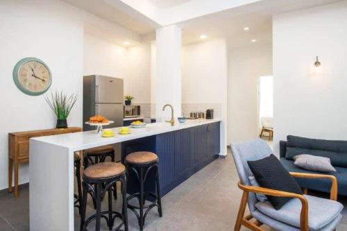 Two Luxury 2BR Apts close to Dizengoff Square - image 8