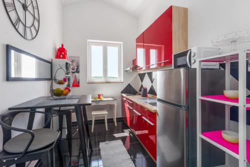 Figaro Vrsar with Pool and Garden for 4 Persons in Petalon