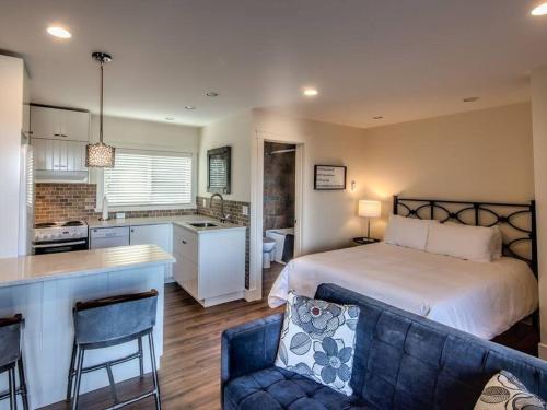 Qualicum Beach Ocean Suites