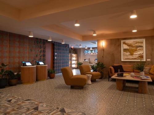 HiBird Apartments& Suites - image 7