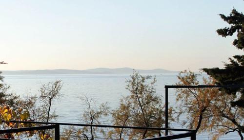 One-Bedroom Apartment with Terrace and Sea View image 1