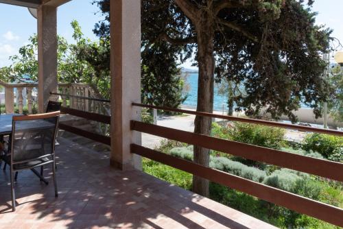 One-Bedroom Apartment with Terrace and Sea View image 2