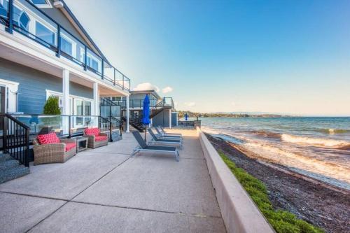 Qualicum Beach Ocean Suites in ควอลิคัม บีช (บริติช โคลัมเบีย)