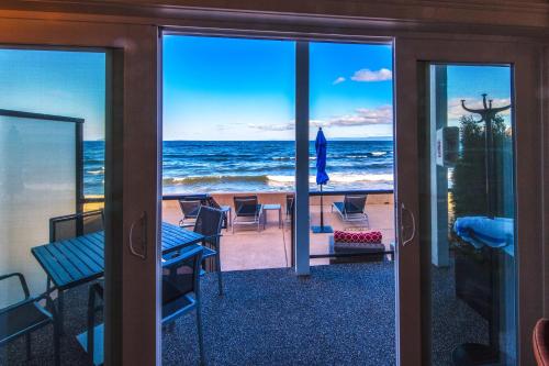 Qualicum Beach Ocean Suites