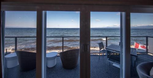 Qualicum Beach Ocean Suites in ควอลิคัม บีช (บริติช โคลัมเบีย)