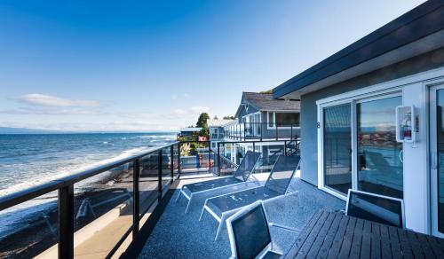 Qualicum Beach Ocean Suites in ควอลิคัม บีช (บริติช โคลัมเบีย)