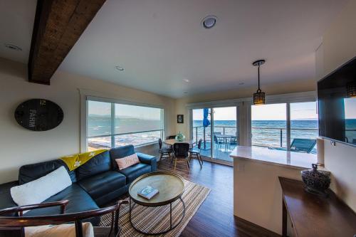 Qualicum Beach Ocean Suites in ควอลิคัม บีช (บริติช โคลัมเบีย)