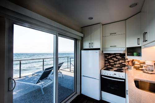 Qualicum Beach Ocean Suites