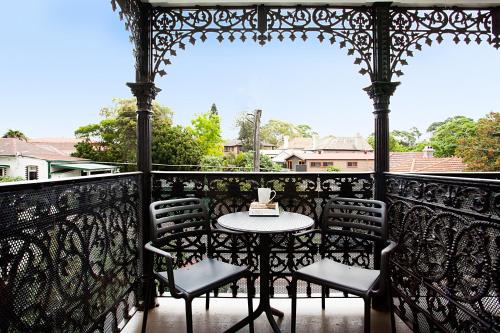 Beautiful Studio in Heritage Building with Balcony - image 2