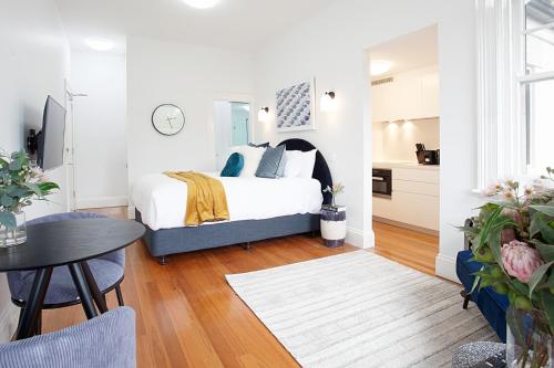 Beautiful Studio in Heritage Building with Balcony - main image