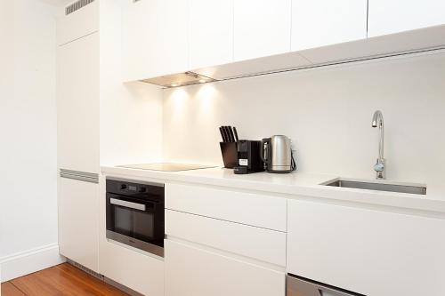 Beautiful Studio in Heritage Building with Balcony - image 3