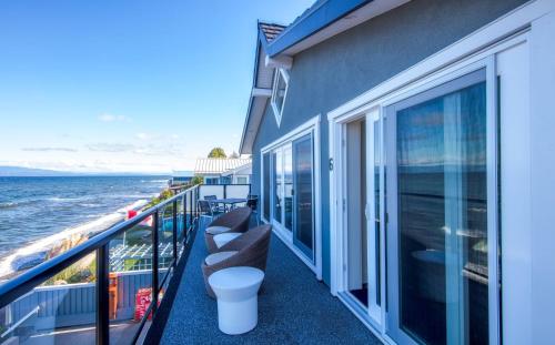 Qualicum Beach Ocean Suites